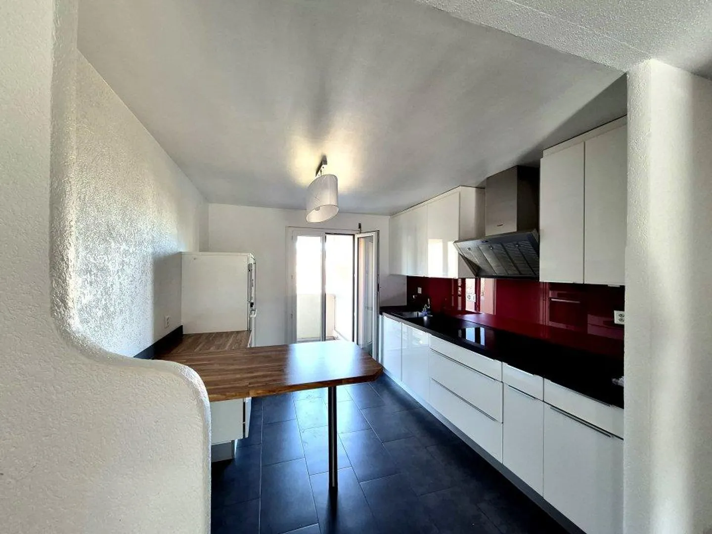 00078 - 5-Zimmer-Wohnung im 2. Stock, mit 2 Balkonen und einer Einzelgarage. - La Chaux-de-Fonds - Foto 1 von 9