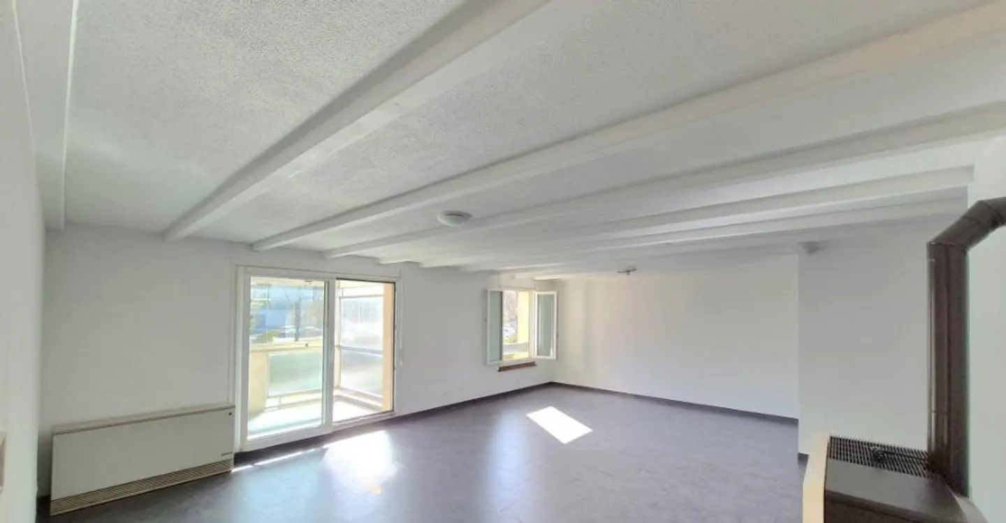 00078 - 5-Zimmer-Wohnung im 2. Stock, mit 2 Balkonen und einer Einzelgarage. - La Chaux-de-Fonds - Foto 3 von 9
