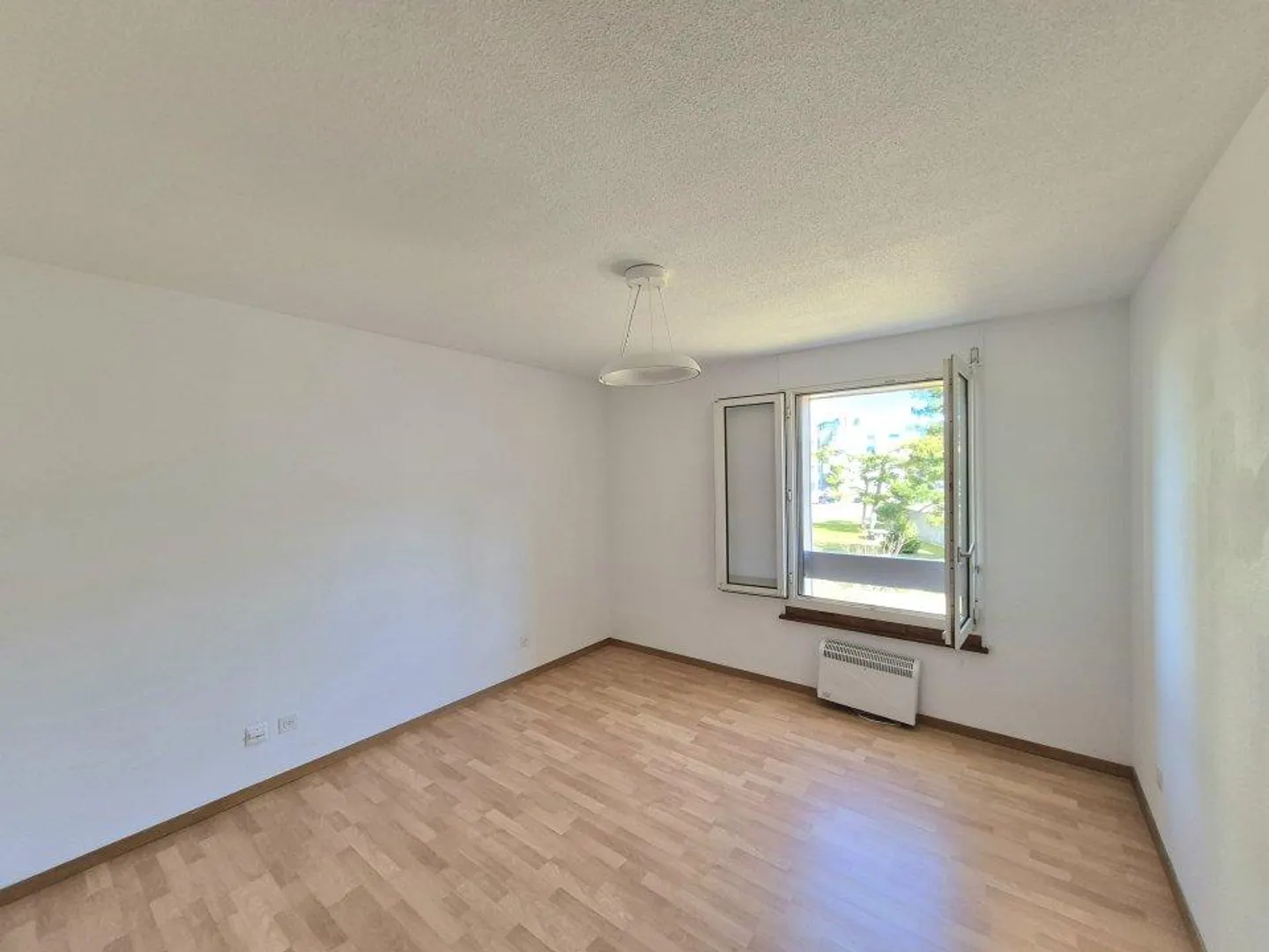 00078 - 5-Zimmer-Wohnung im 2. Stock, mit 2 Balkonen und einer Einzelgarage. - La Chaux-de-Fonds - Foto 7 von 9