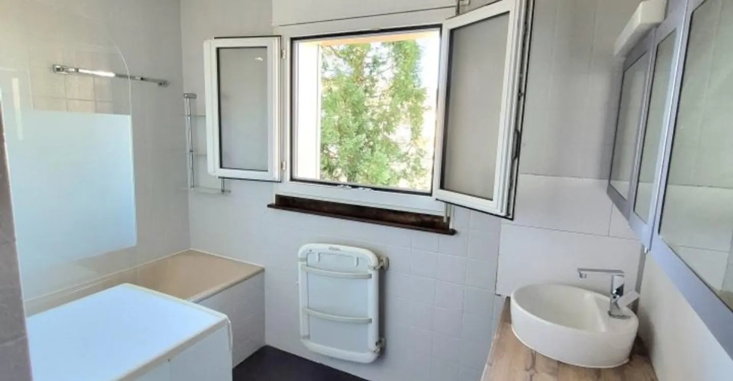 00078 - 5-Zimmer-Wohnung im 2. Stock, mit 2 Balkonen und einer Einzelgarage. - La Chaux-de-Fonds - Foto 9 von 9