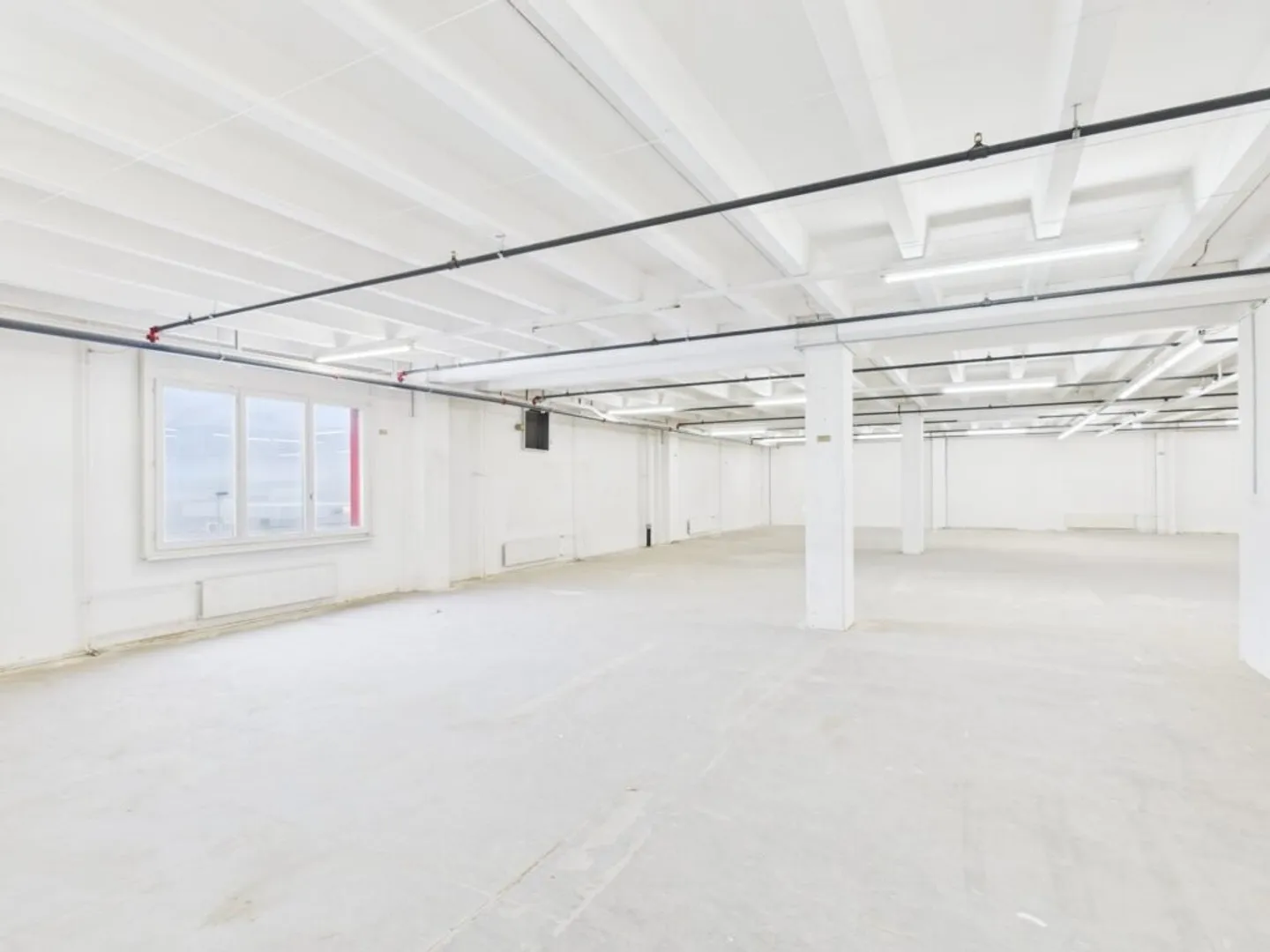 Storage area of approximately 395 m2 on the 2nd floor with freight elevator - Photo 2 of 4