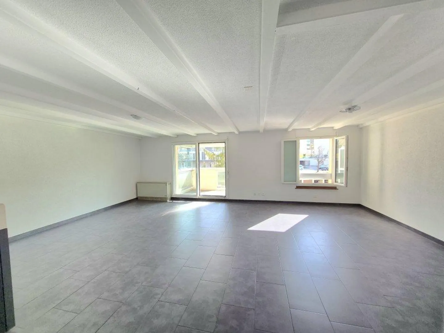 00078 - 5-Zimmer-Wohnung im 2. Stock, mit 2 Balkonen und einer Einzelgarage. - La Chaux-de-Fonds - Foto 4 von 9