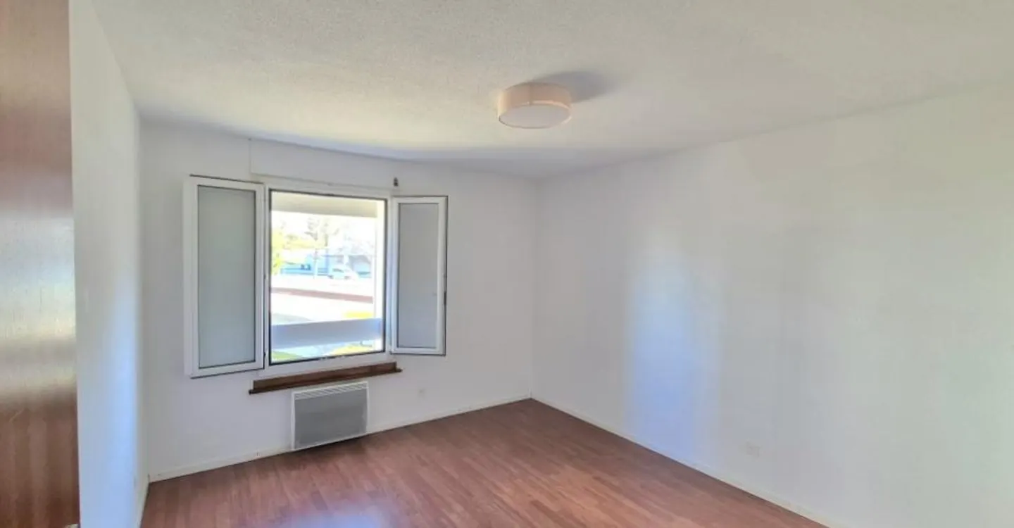 00078 - 5-Zimmer-Wohnung im 2. Stock, mit 2 Balkonen und einer Einzelgarage. - La Chaux-de-Fonds - Foto 5 von 9