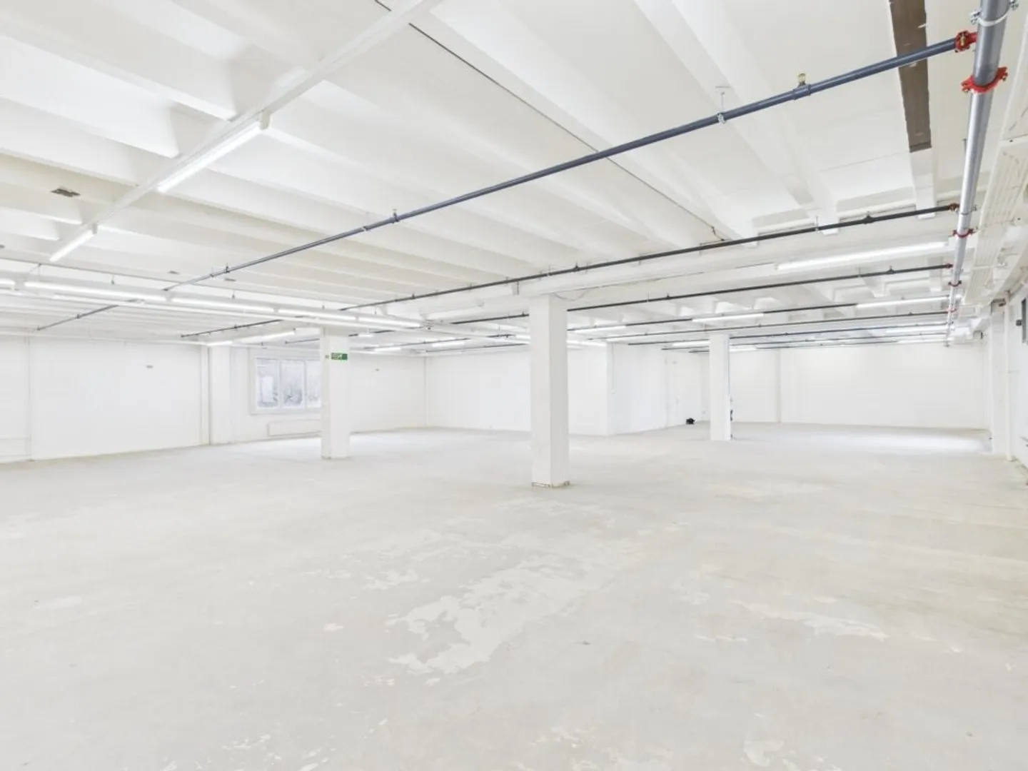 Storage area of approximately 395 m2 on the 2nd floor with freight elevator - Photo 1 of 4