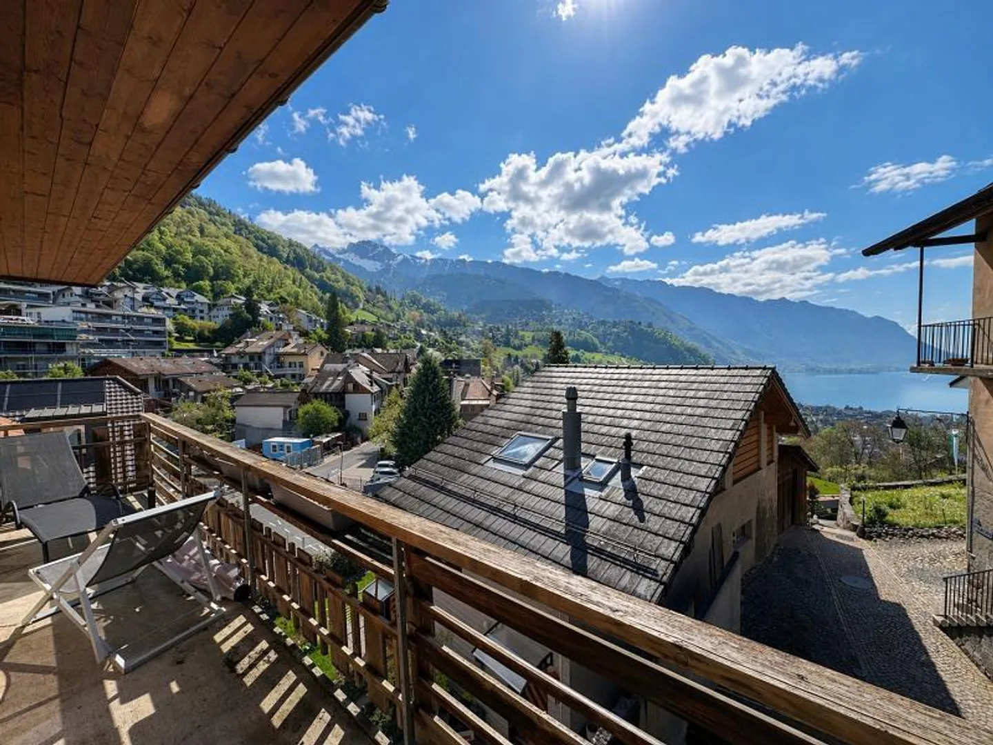 CALM, ELEGANT & LAKE VIEW - Photo 1 of 6