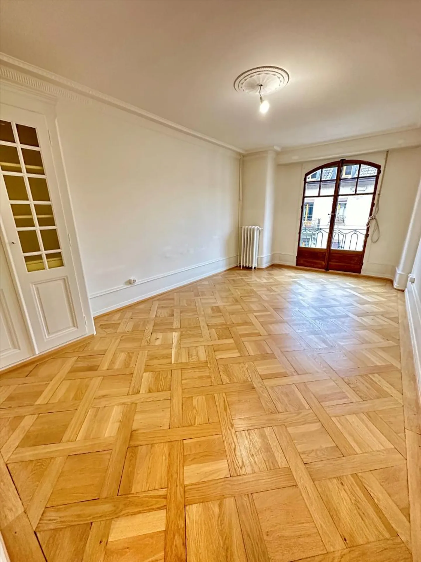 Appartement plein de charme, Rue des Eaux-Vives - Photo 2 sur 7