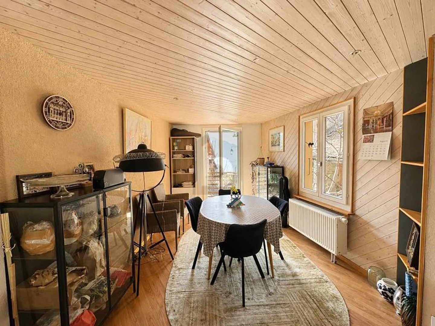 CALM, ELEGANT & LAKE VIEW - Photo 4 of 6