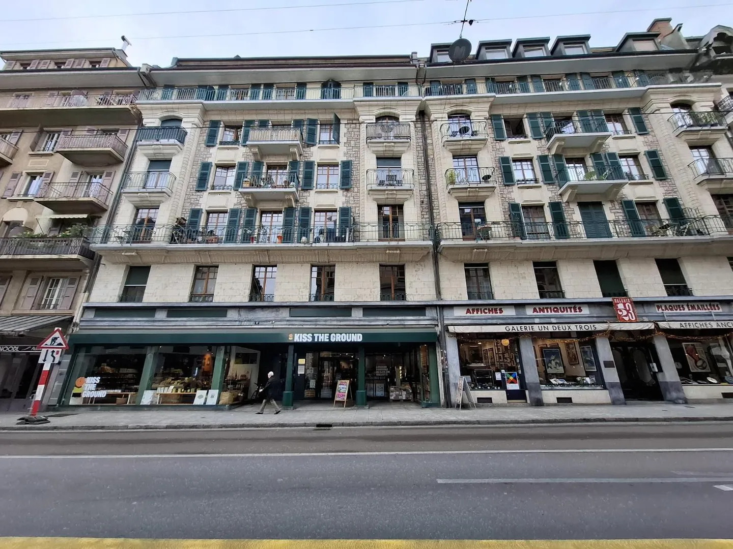 Appartement plein de charme, Rue des Eaux-Vives - Photo 1 sur 7
