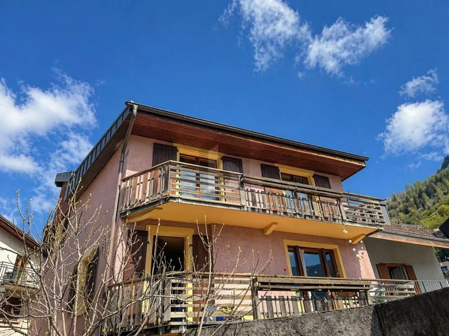 CALM, ELEGANT & LAKE VIEW - Photo 2 of 6