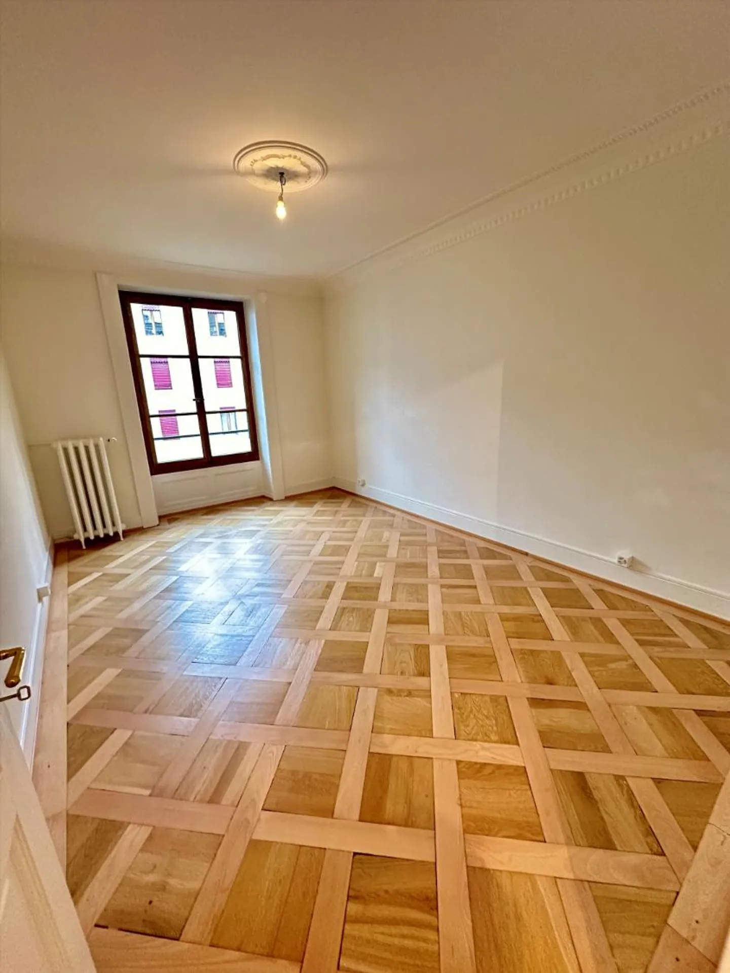 Appartement plein de charme, Rue des Eaux-Vives - Photo 6 sur 7