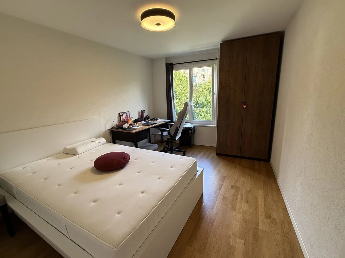 Charmante zeitgenössische 3,5-Zimmer-Wohnung mit Aussicht! - Foto 3 von 8