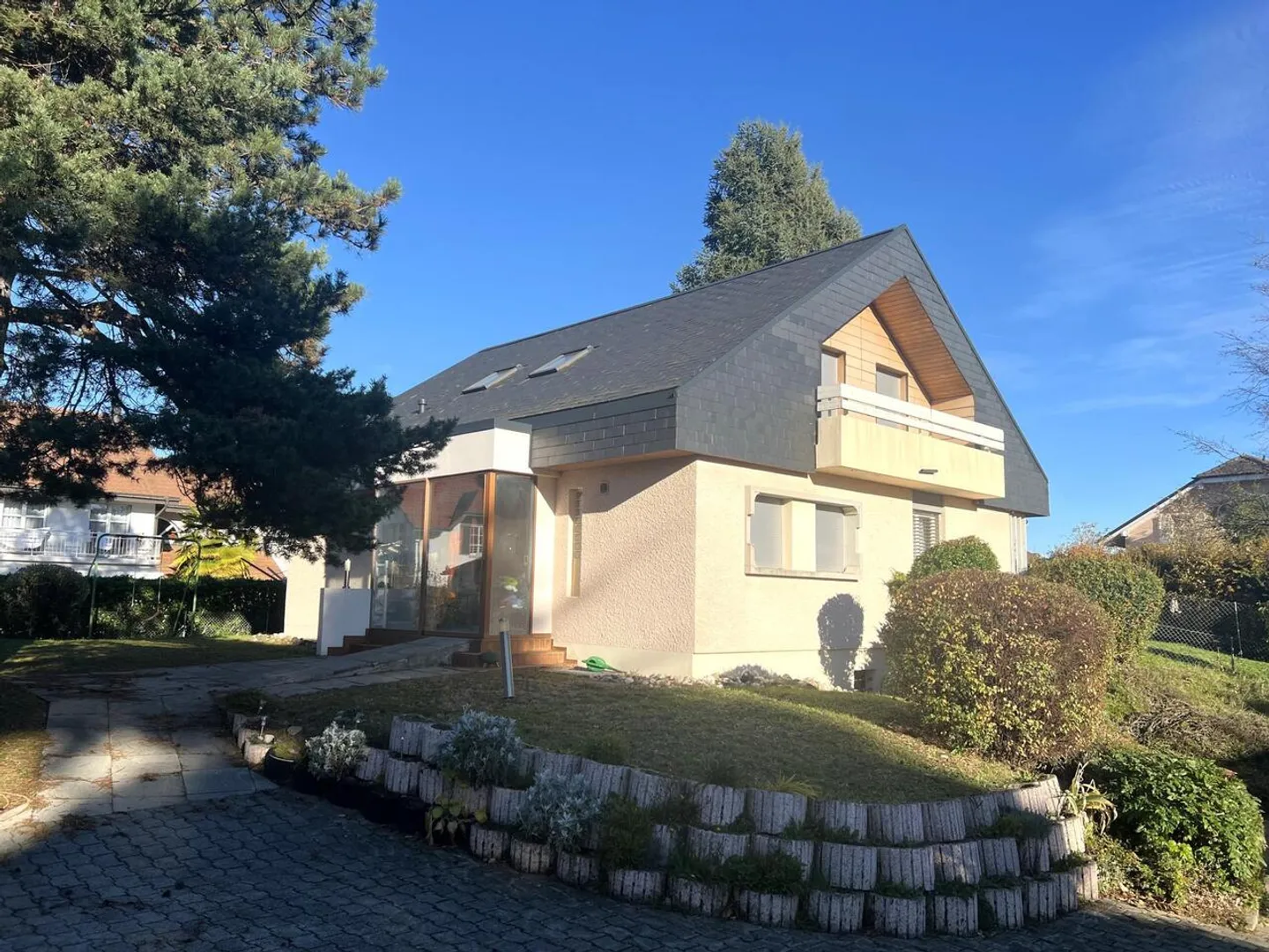 Detached house with 6.5 rooms, terrace and garden - Photo 1 of 9