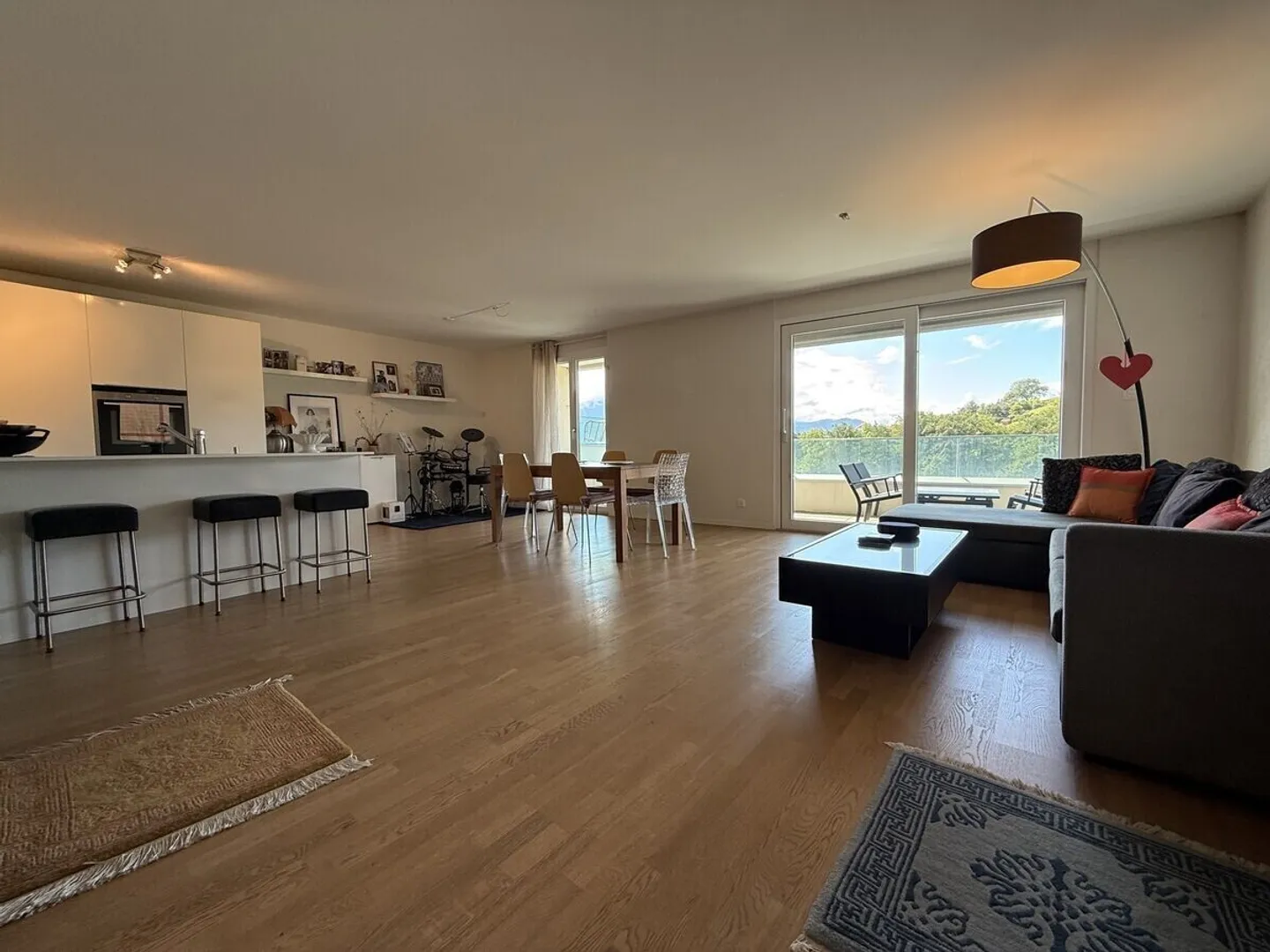 Charmante zeitgenössische 3,5-Zimmer-Wohnung mit Aussicht! - Foto 8 von 8