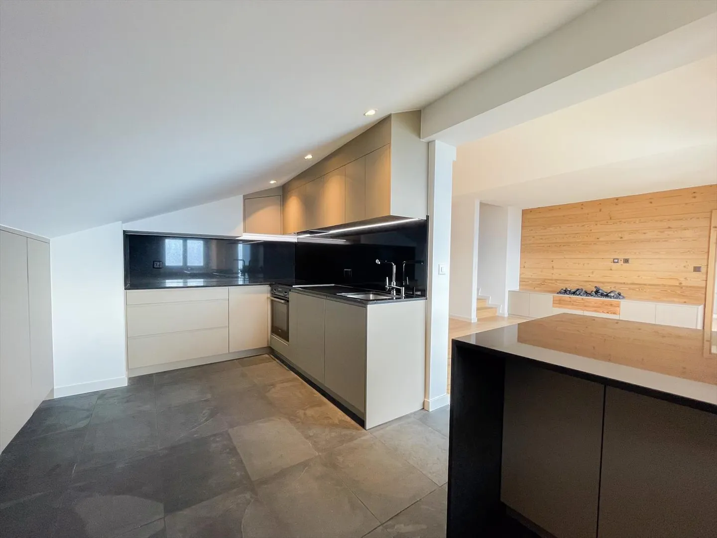 4.5 Room Penthouse - Photo 2 of 14