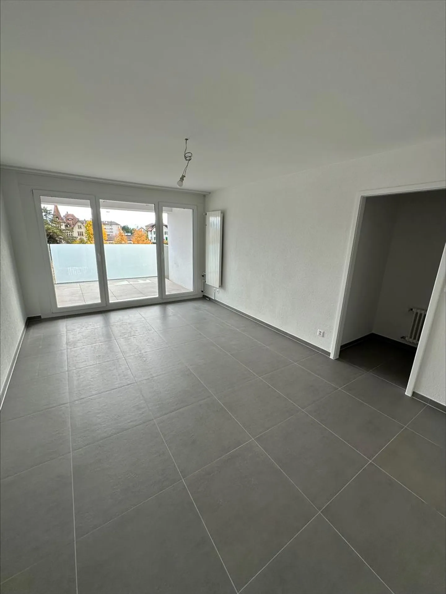 Logement de 3.0 pièces entièrement rénové idéalement situé à Neuchâtel - Photo 2 sur 11