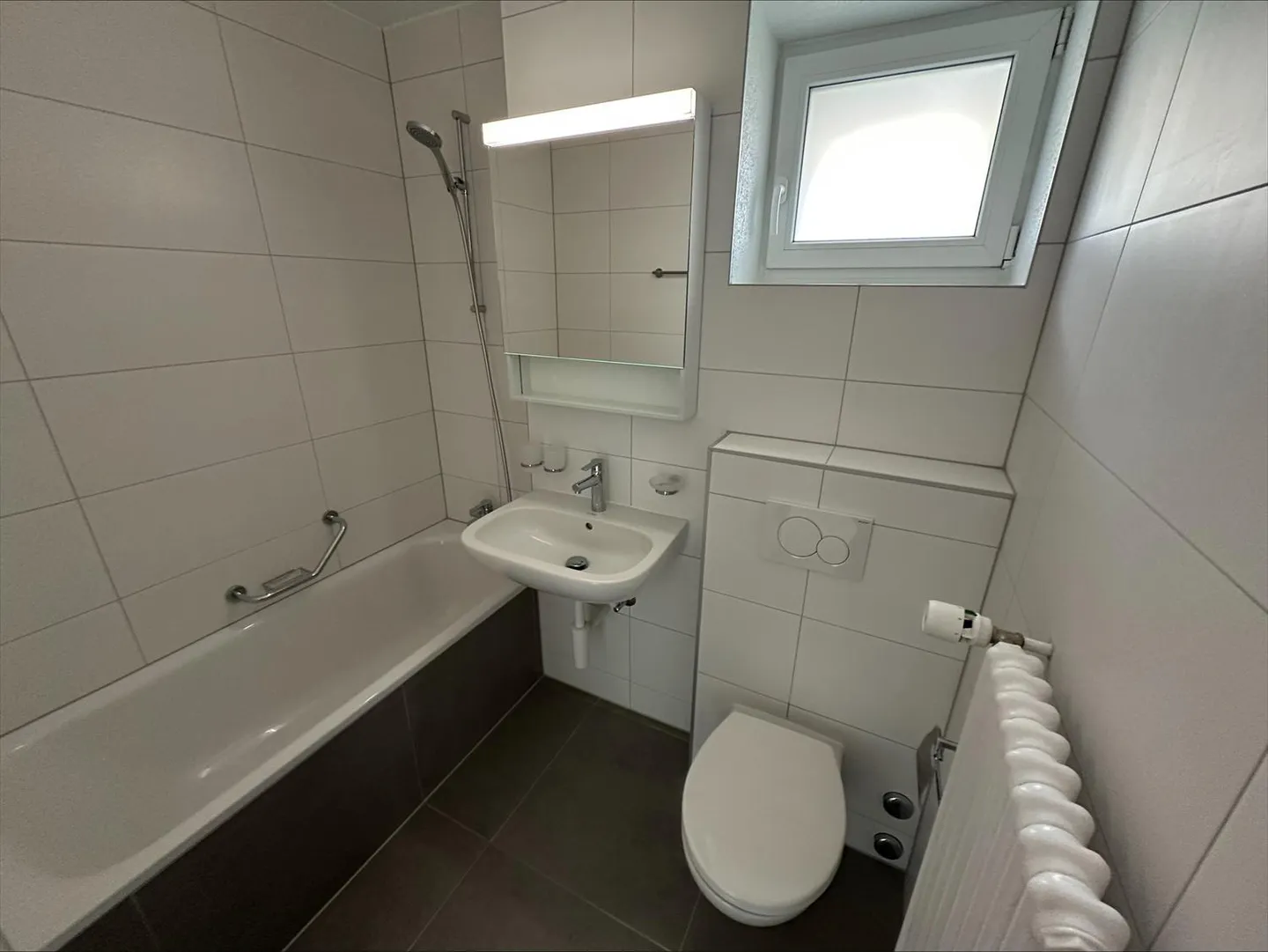 Logement de 3.0 pièces entièrement rénové idéalement situé à Neuchâtel - Photo 9 sur 11