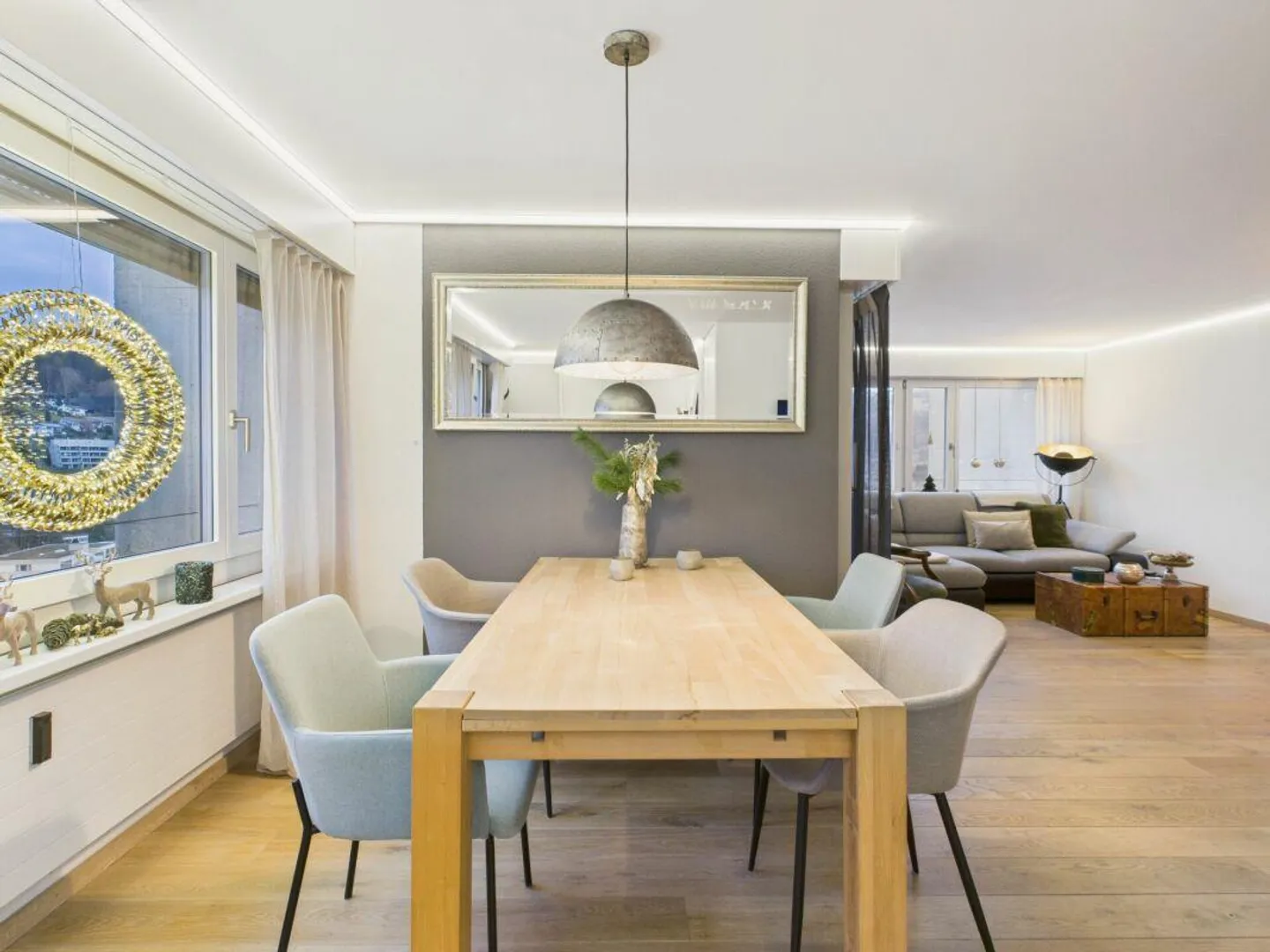 High Above - Light-Filled Apartment with a View - Photo 4 of 11