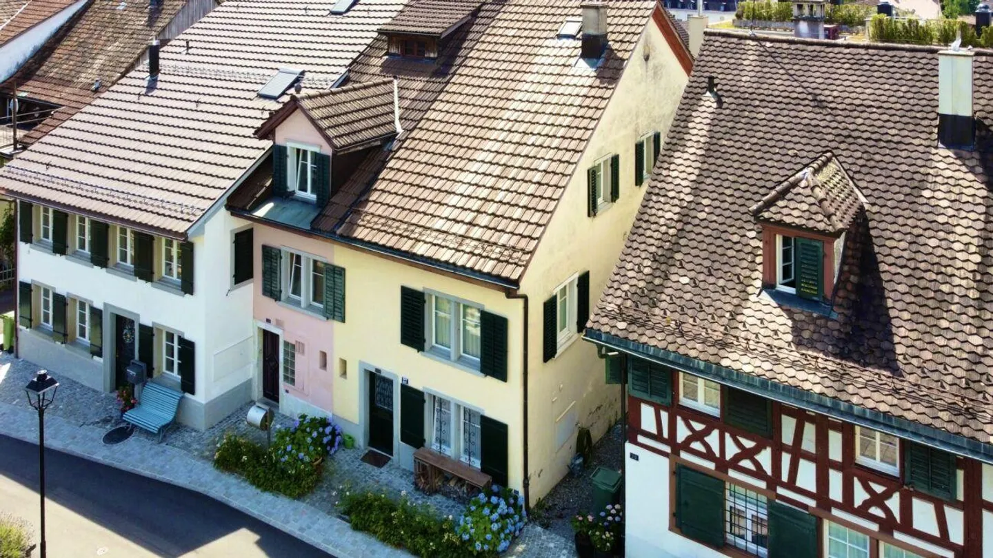 Maison individuelle de coin de 4,5 pièces : un bijou résidentiel avec histoire ! - Photo 3 sur 9