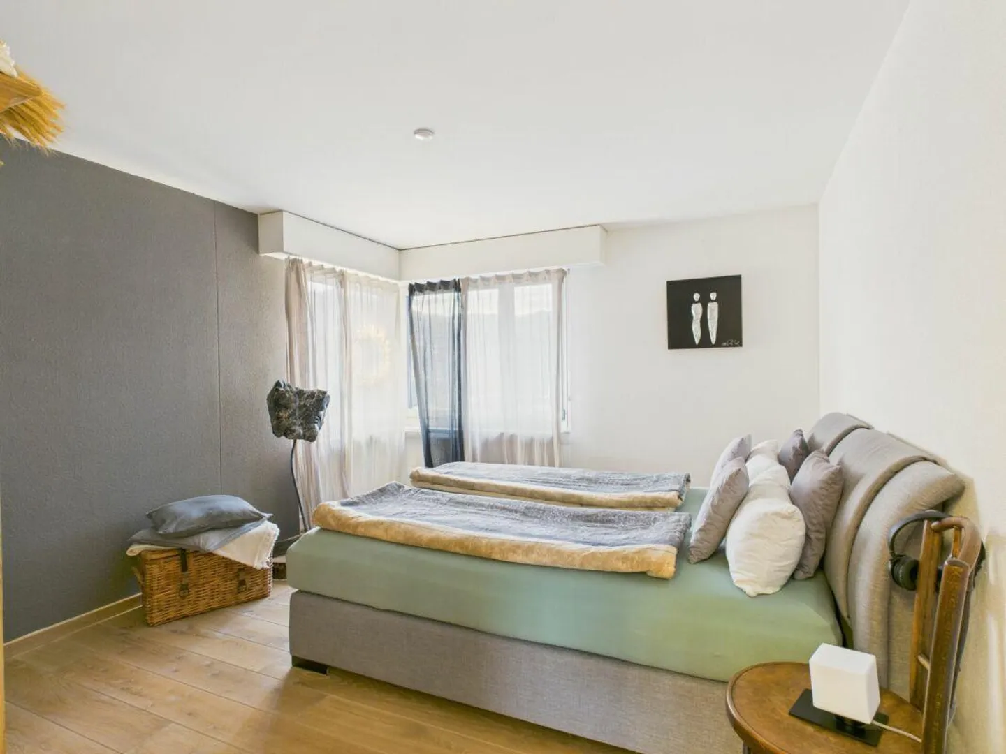 High Above - Light-Filled Apartment with a View - Photo 6 of 11