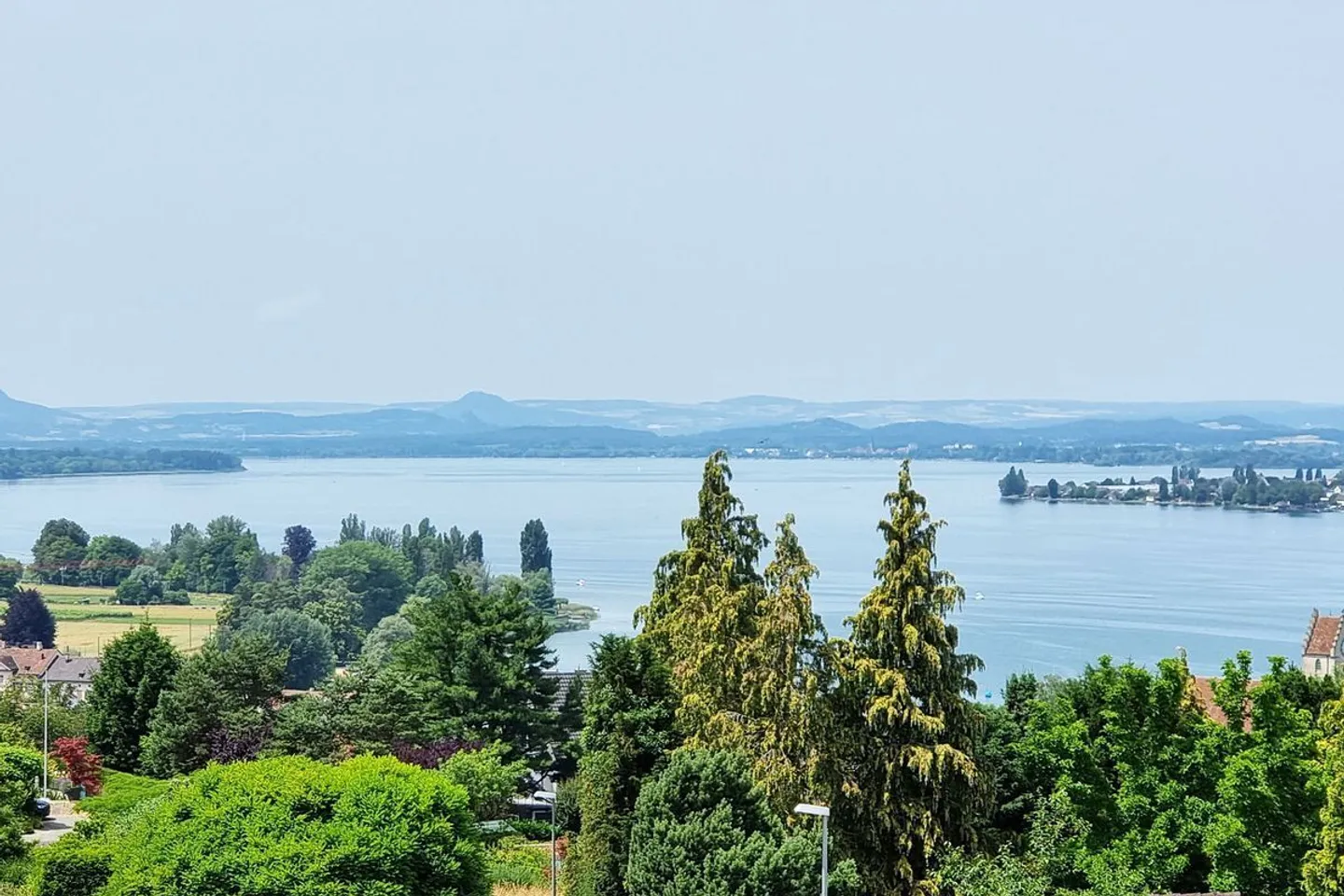 Propriété Charmante avec Vue sur le Lac - Photo 3 sur 5