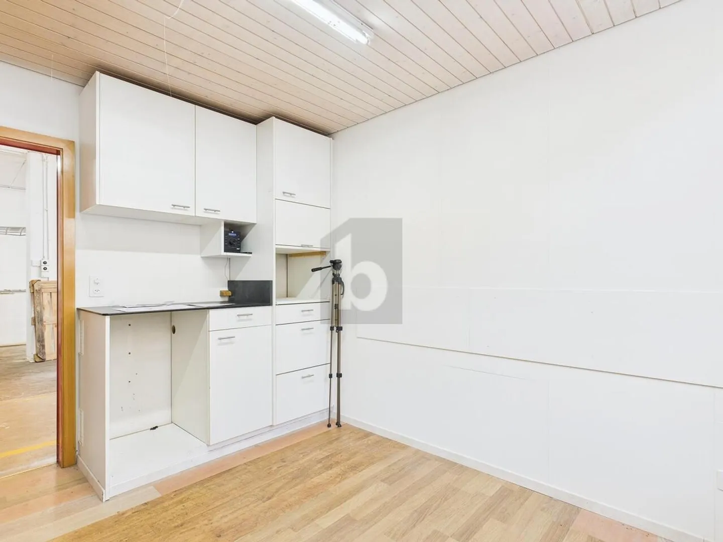 GROSSE FLÄCHE INKL. NEBENKOSTEN - Foto 4 von 6