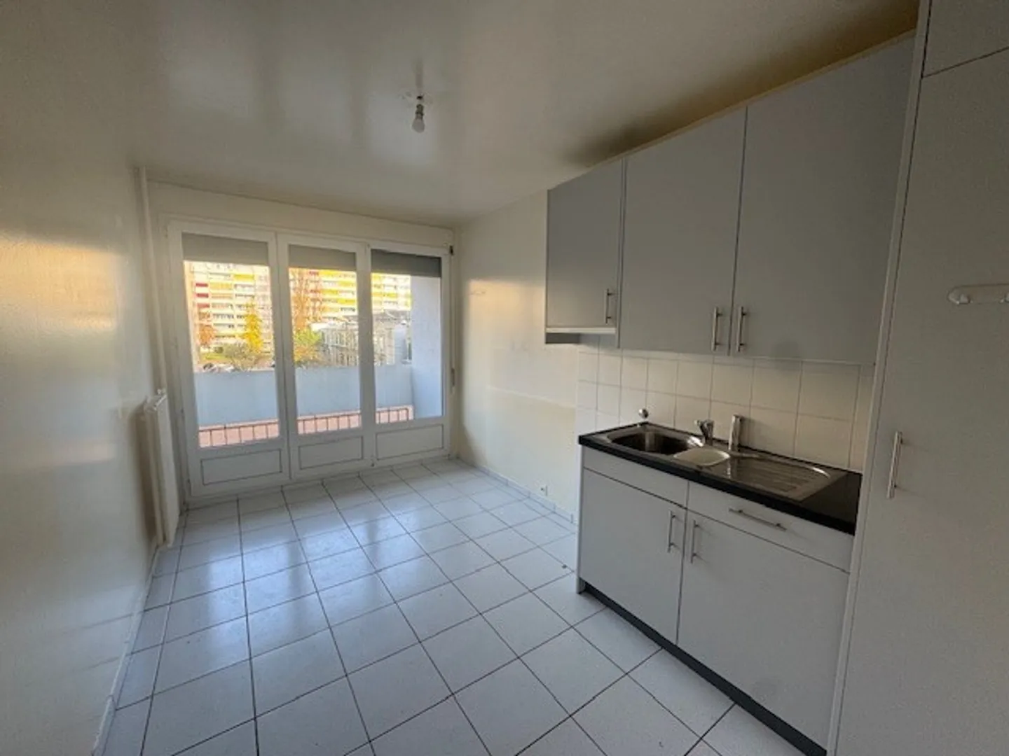 4-Zimmer-Wohnung im 3. Stock in Onex - Foto 2 von 7