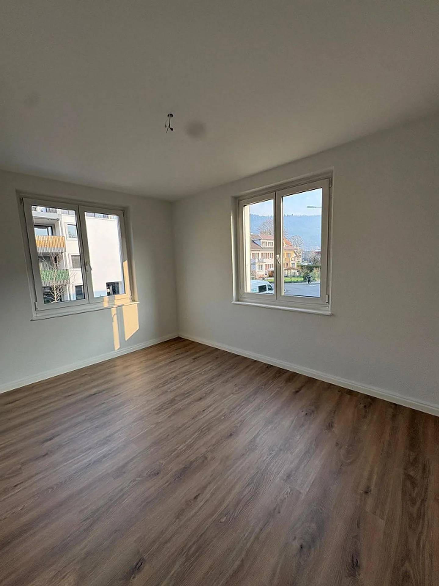 Appartement lumineux, partiellement rénové de 3½ pièces - Photo 4 sur 6