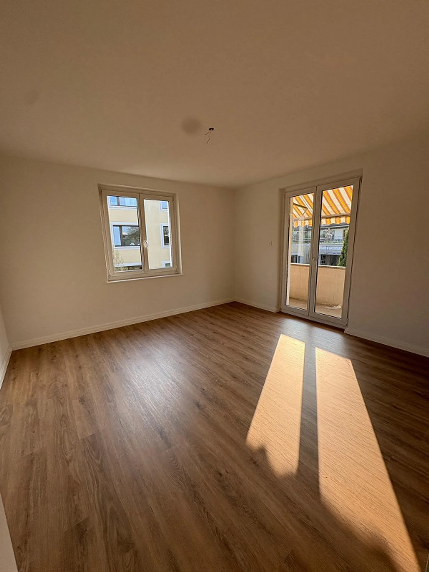 Appartement lumineux, partiellement rénové de 3½ pièces - Photo 2 sur 6