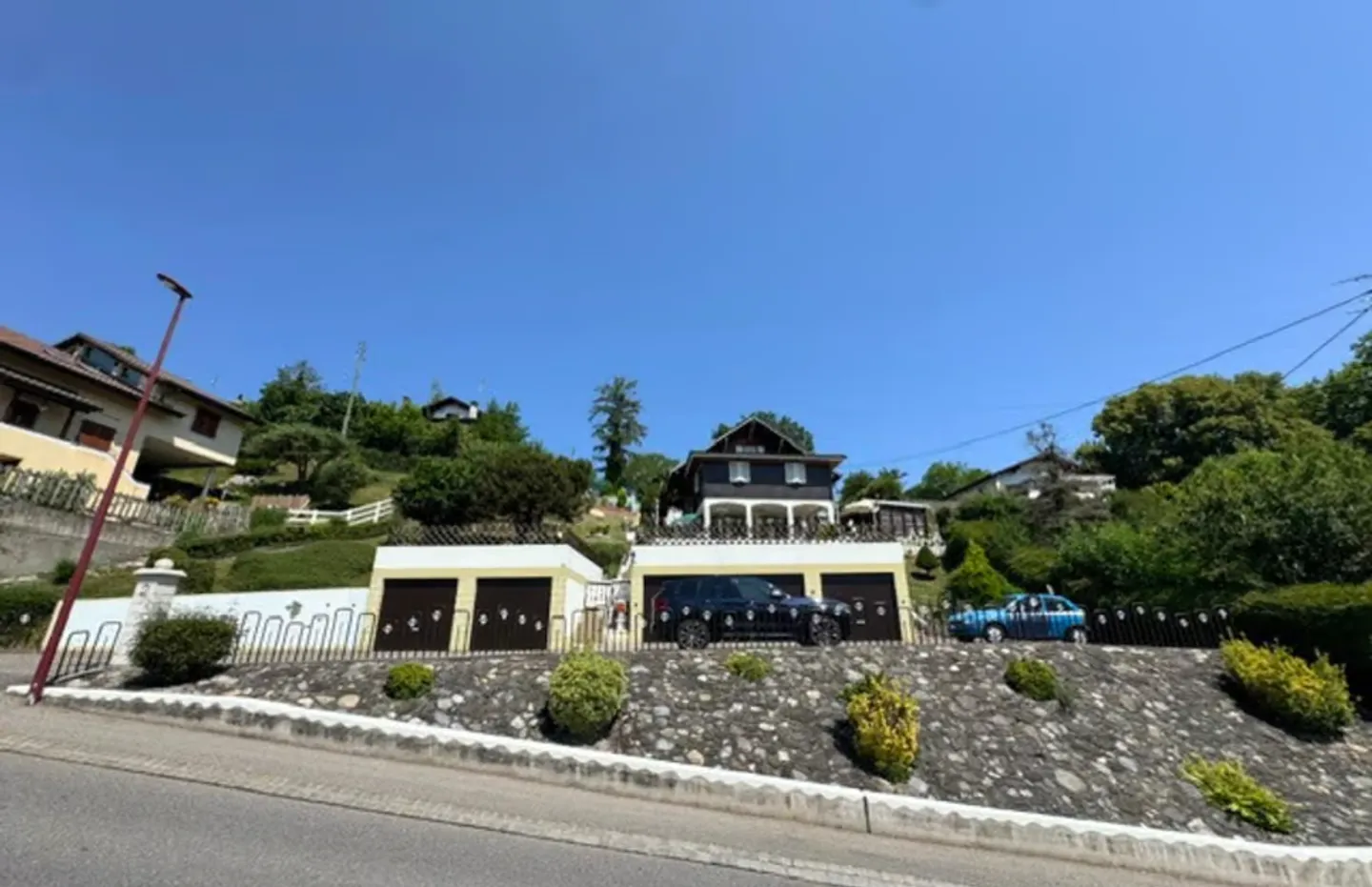 Detached house with 8 rooms and 5 garages (5-year term sale) - Photo 1 of 13