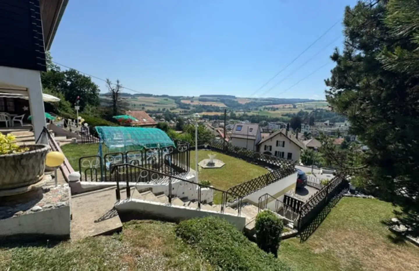 Detached house with 8 rooms and 5 garages (5-year term sale) - Photo 4 of 13