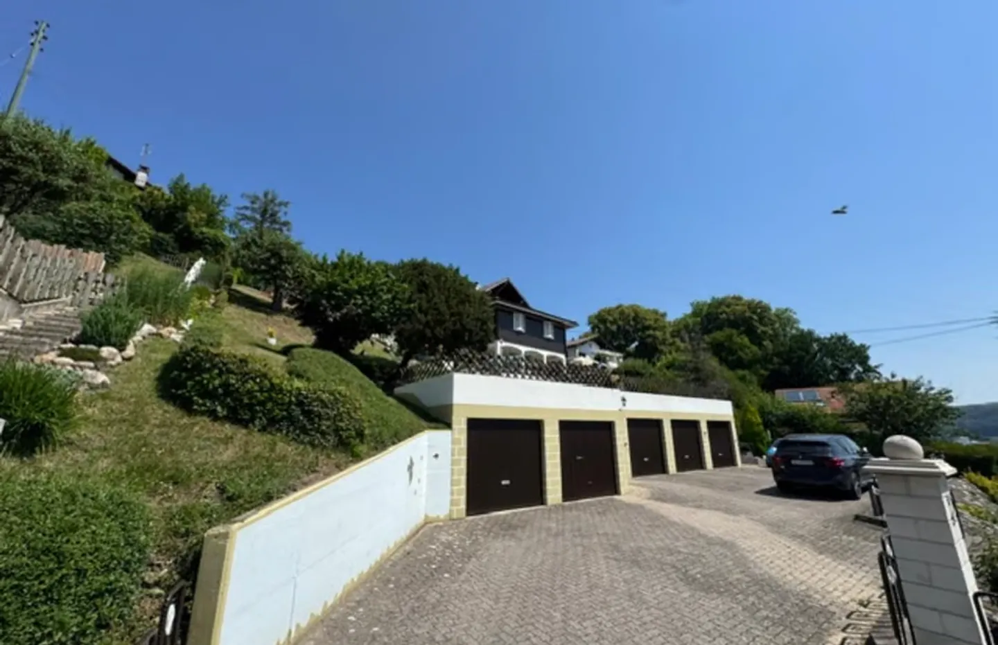 Detached house with 8 rooms and 5 garages (5-year term sale) - Photo 2 of 13