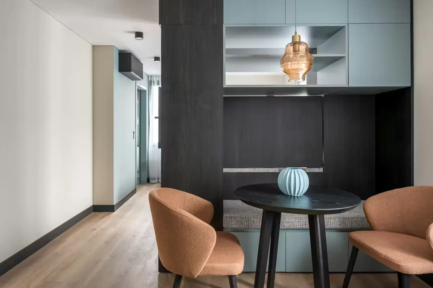 Charming Apartment in Zürich - Photo 3 of 8