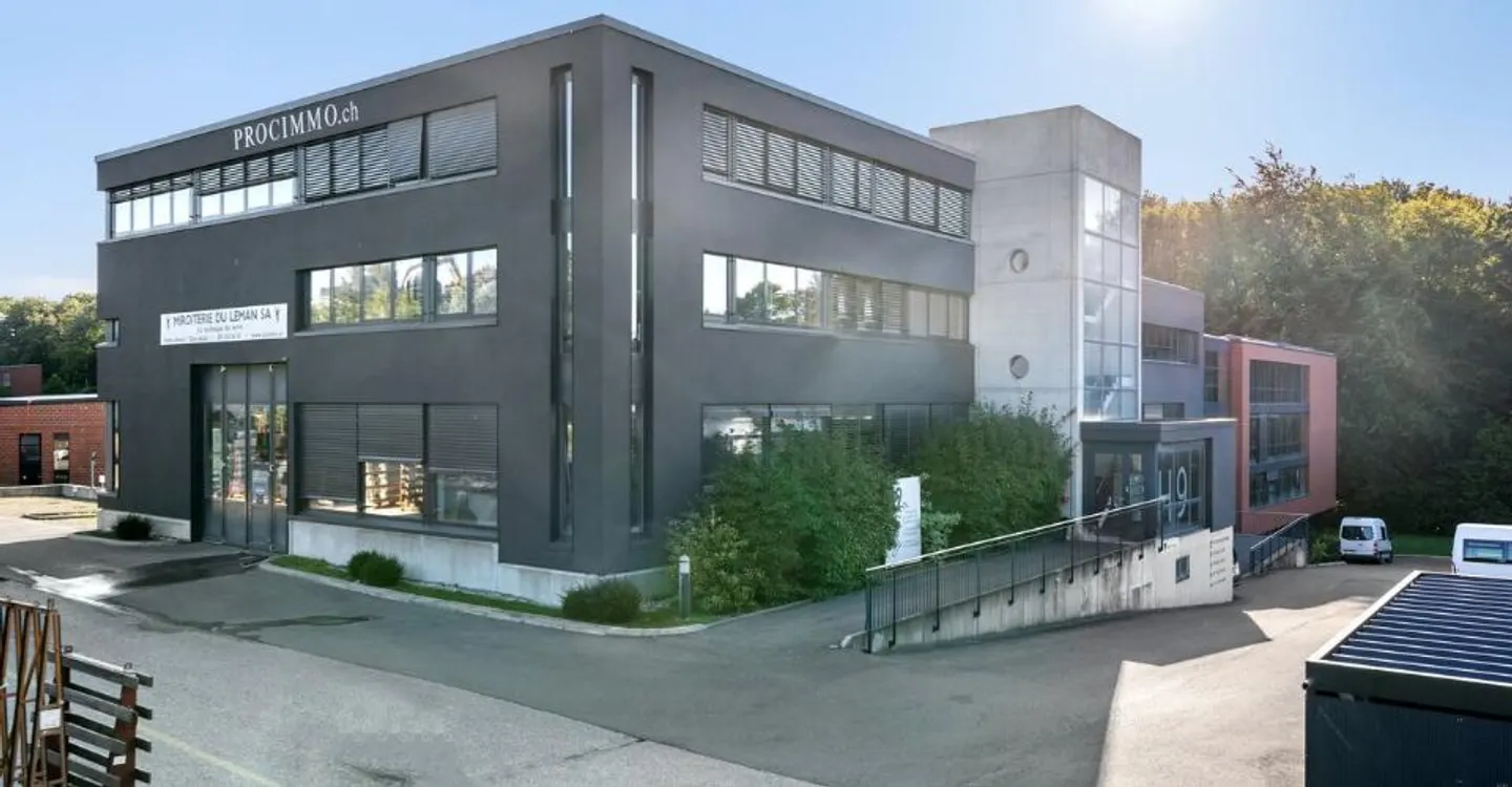 327m² Workshop for Rent - Ground Floor - Direct Access - Photo 1 of 4