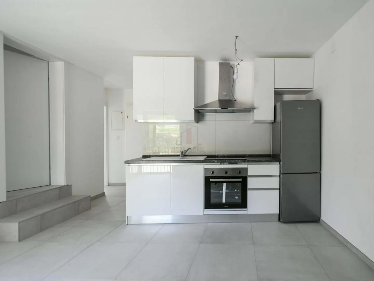 Welcoming and Sunny Three-Room Apartment in San Pietro di Stabio - Photo 4 of 10