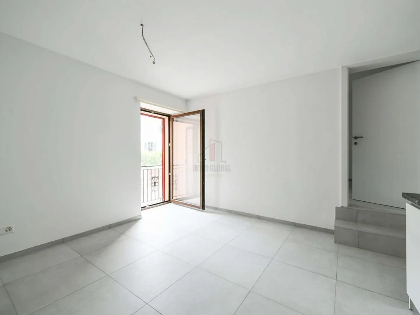 Welcoming and Sunny Three-Room Apartment in San Pietro di Stabio - Photo 5 of 10