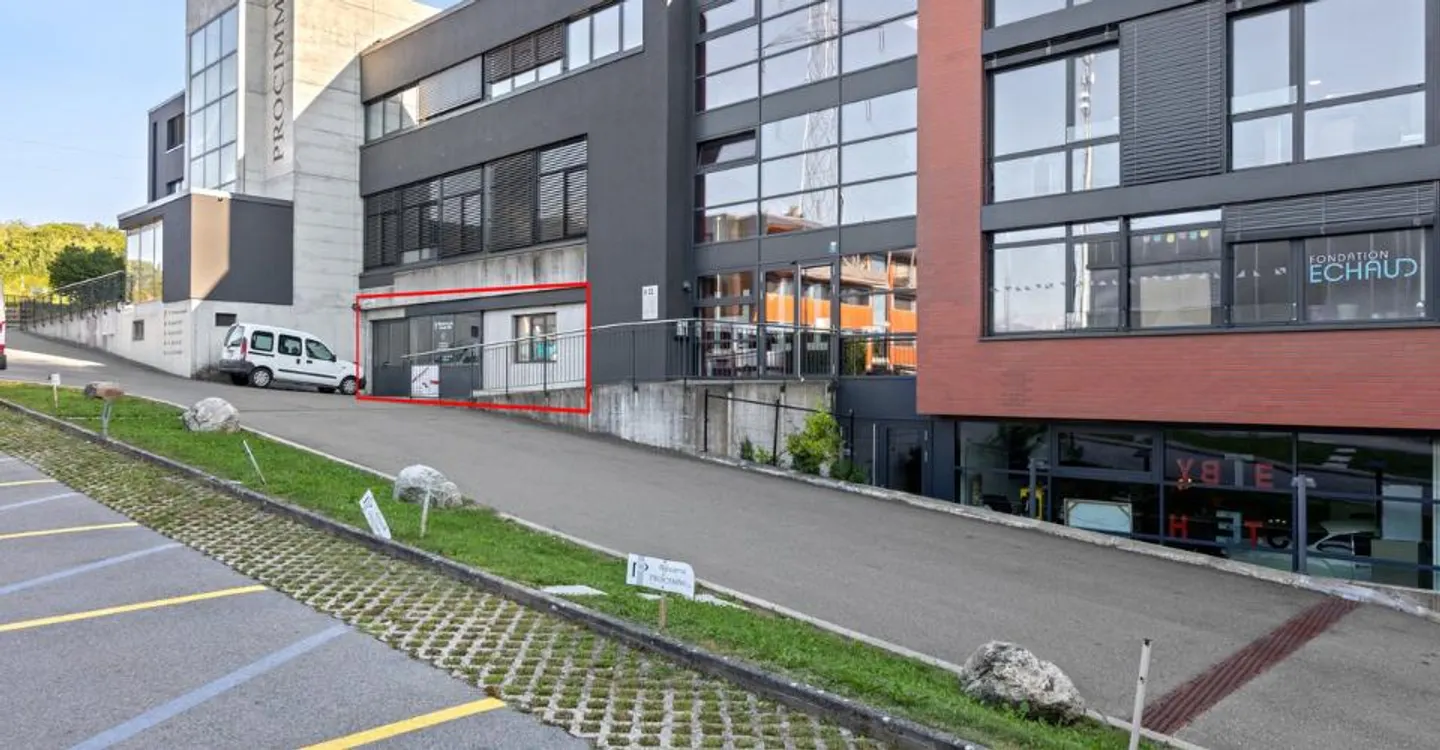 327m² Workshop for Rent - Ground Floor - Direct Access - Photo 3 of 4