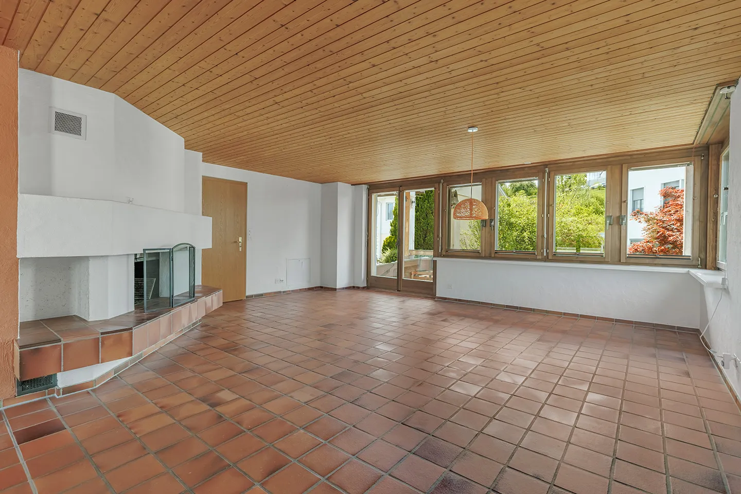 5.5 Room House - Photo 2 of 10