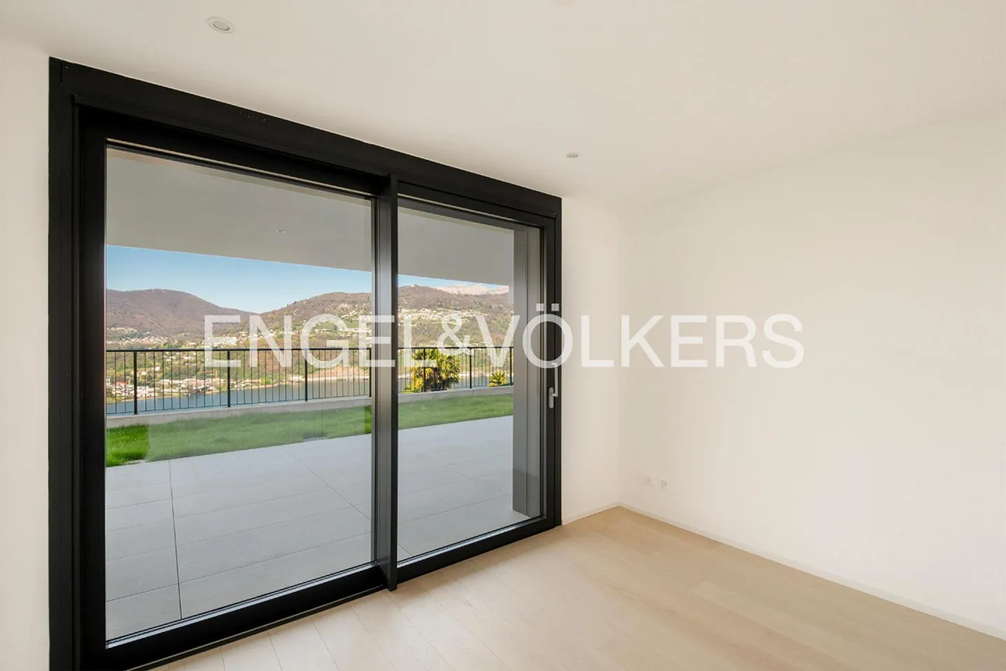 Nuovo appartamento con giardino e vista lago - Foto 7 di 12