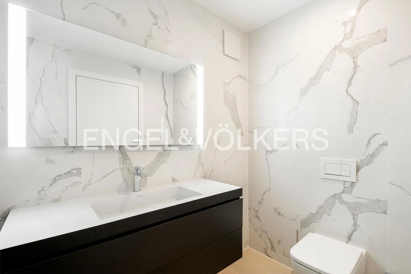 Nuovo appartamento con giardino e vista lago - Foto 11 di 12