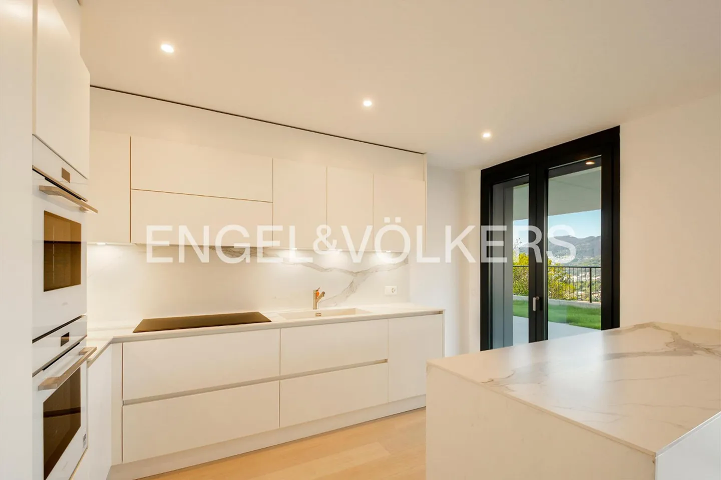 Nuovo appartamento con giardino e vista lago - Foto 4 di 12