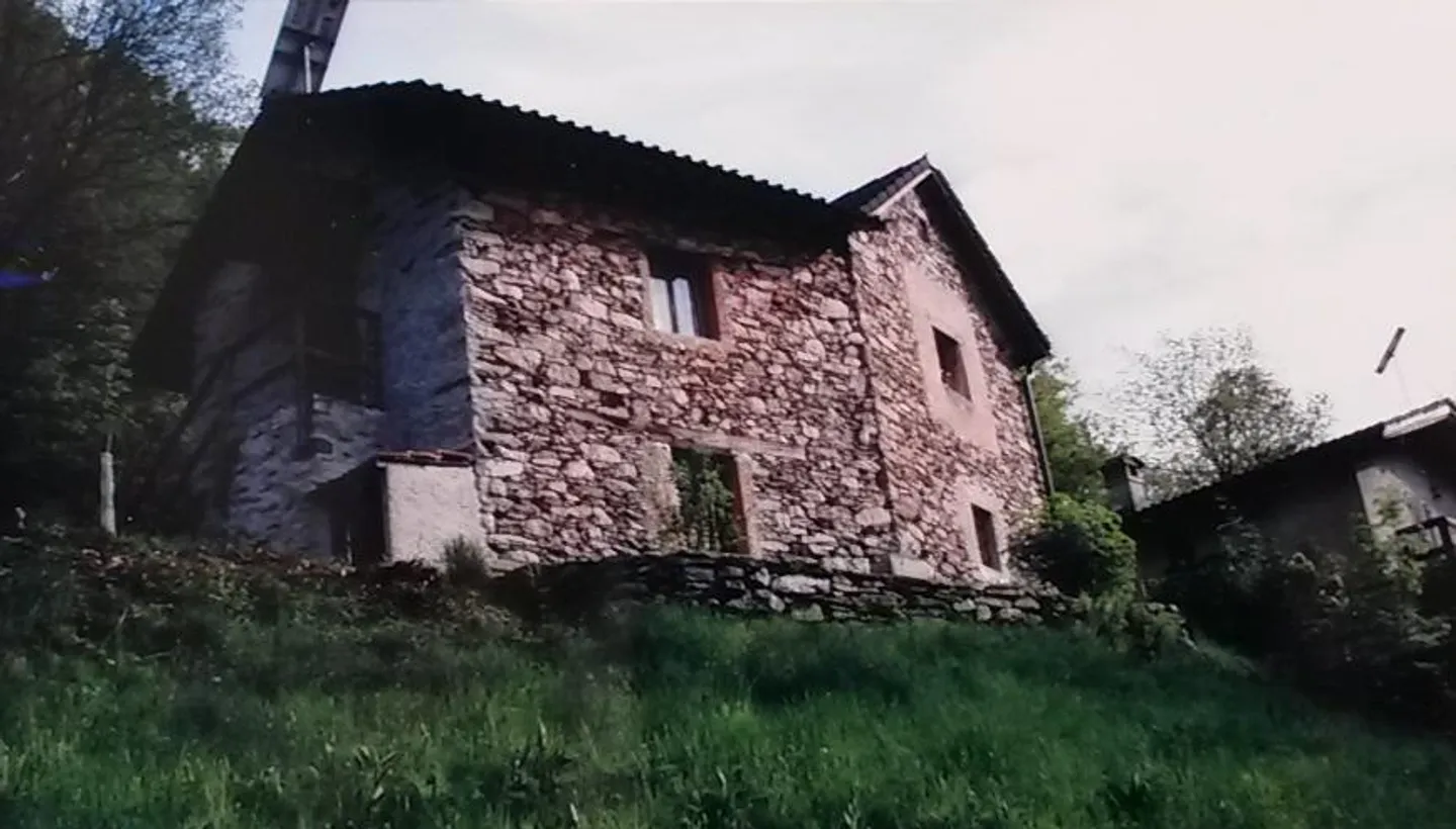 Rustico di 3,5 locali con ampio terreno - Foto 1 di 7