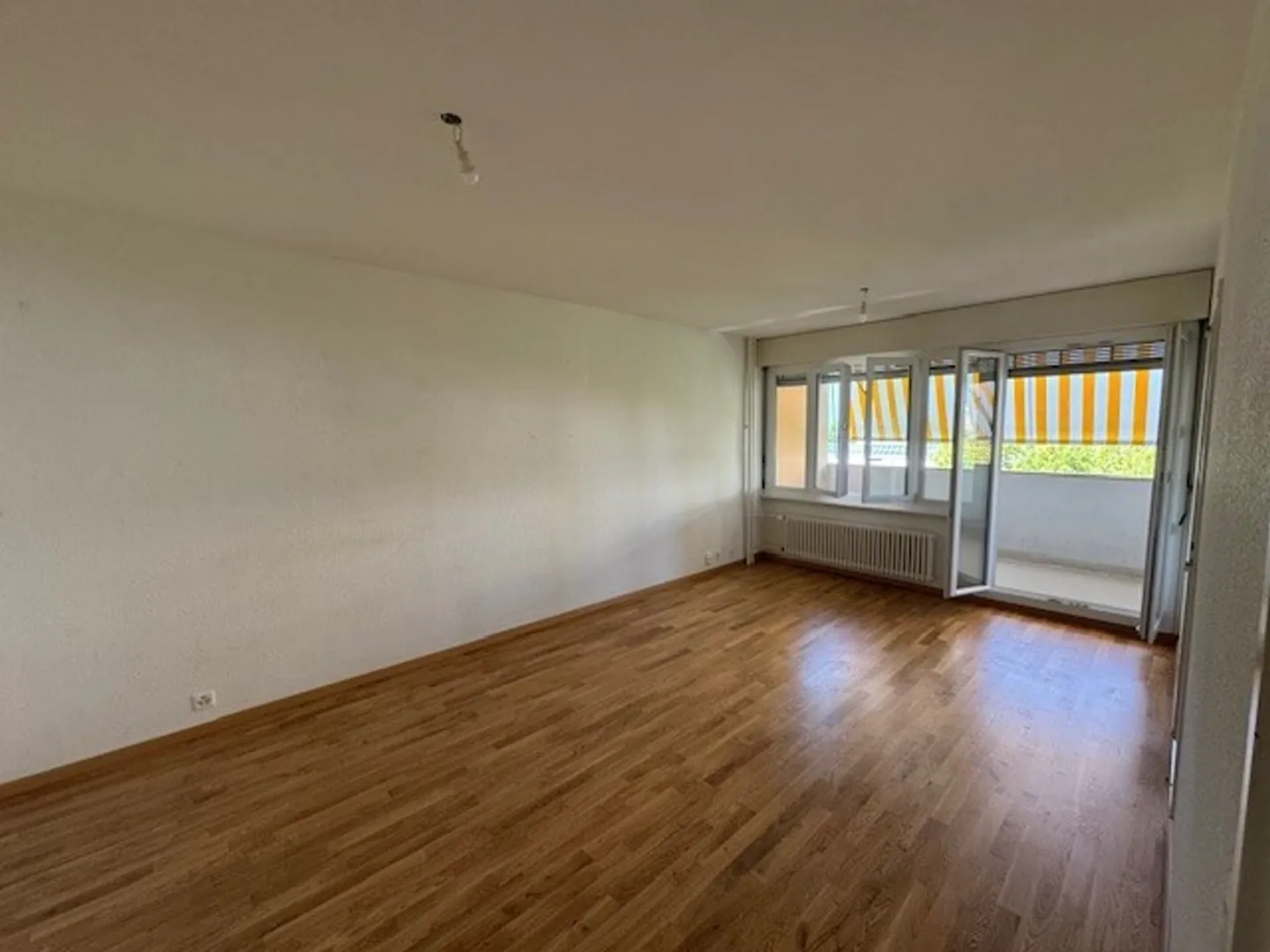 3-Zimmer-Wohnung im 4. Stock in Onex - Foto 1 von 9