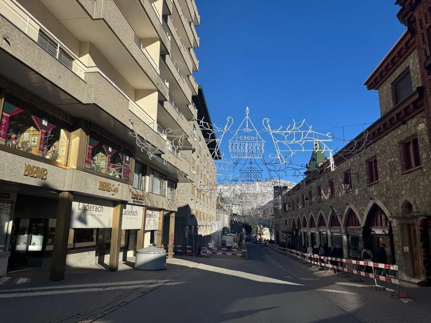 Espace de stationnement souterrain exclusif au cœur de St. Moritz à louer ! - Photo 1 sur 4