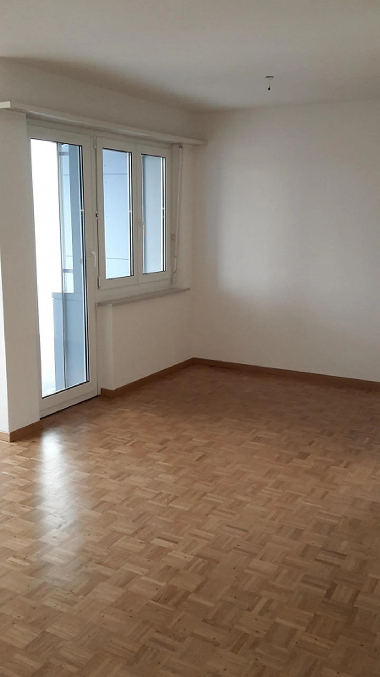 Appartement coopératif de 3,5 pièces à Bachenbülach vous attend! - Photo 3 sur 8