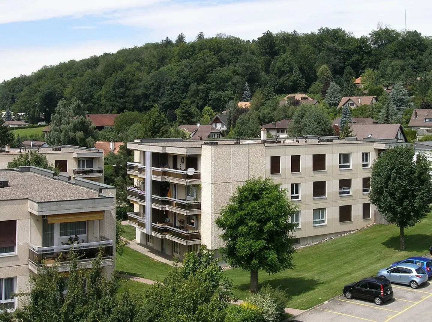 Outdoor parking spaces - Chemin du Verger 2-16 - Photo 2 of 2