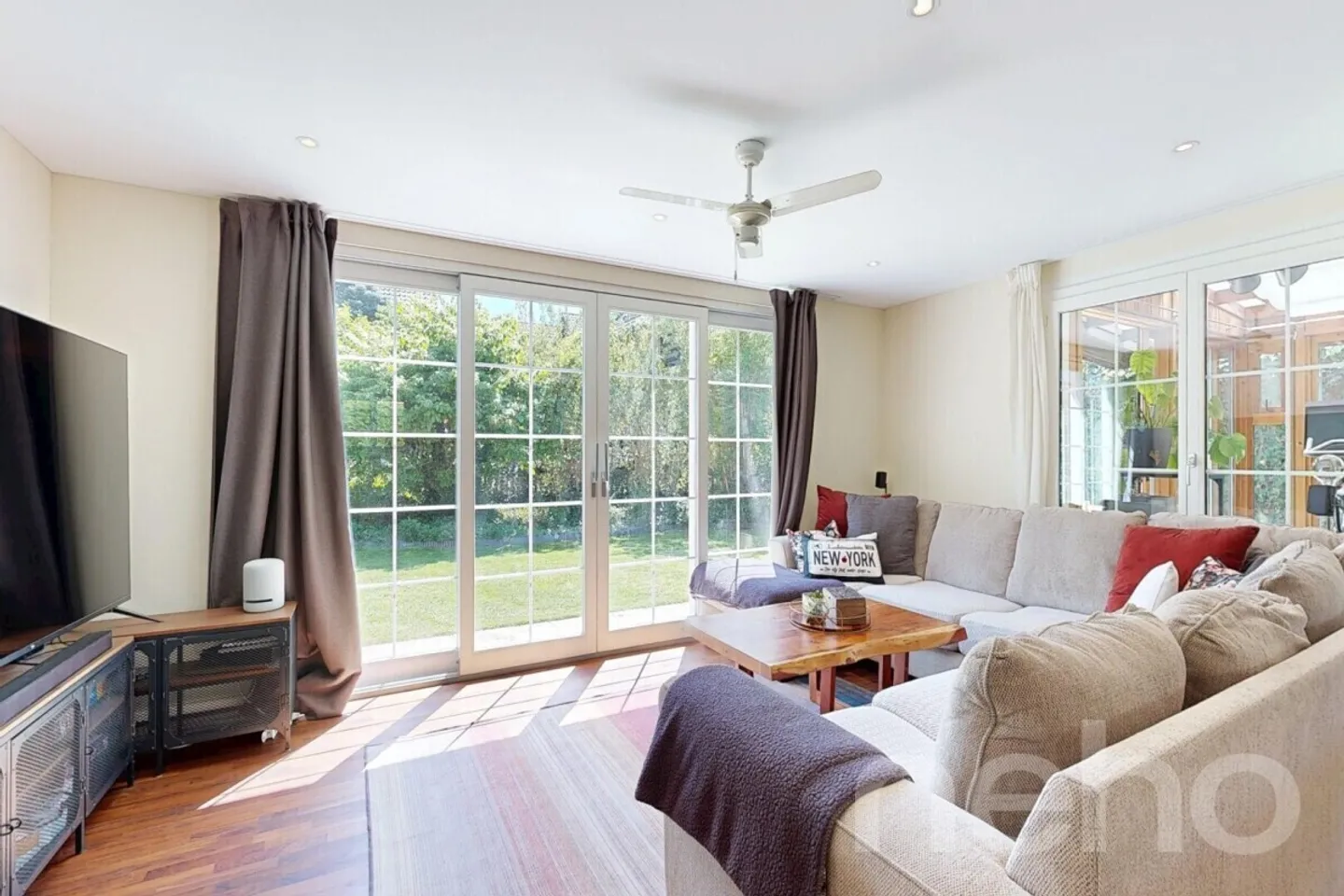 Stylish Country House Near the Lake - Photo 5 of 12