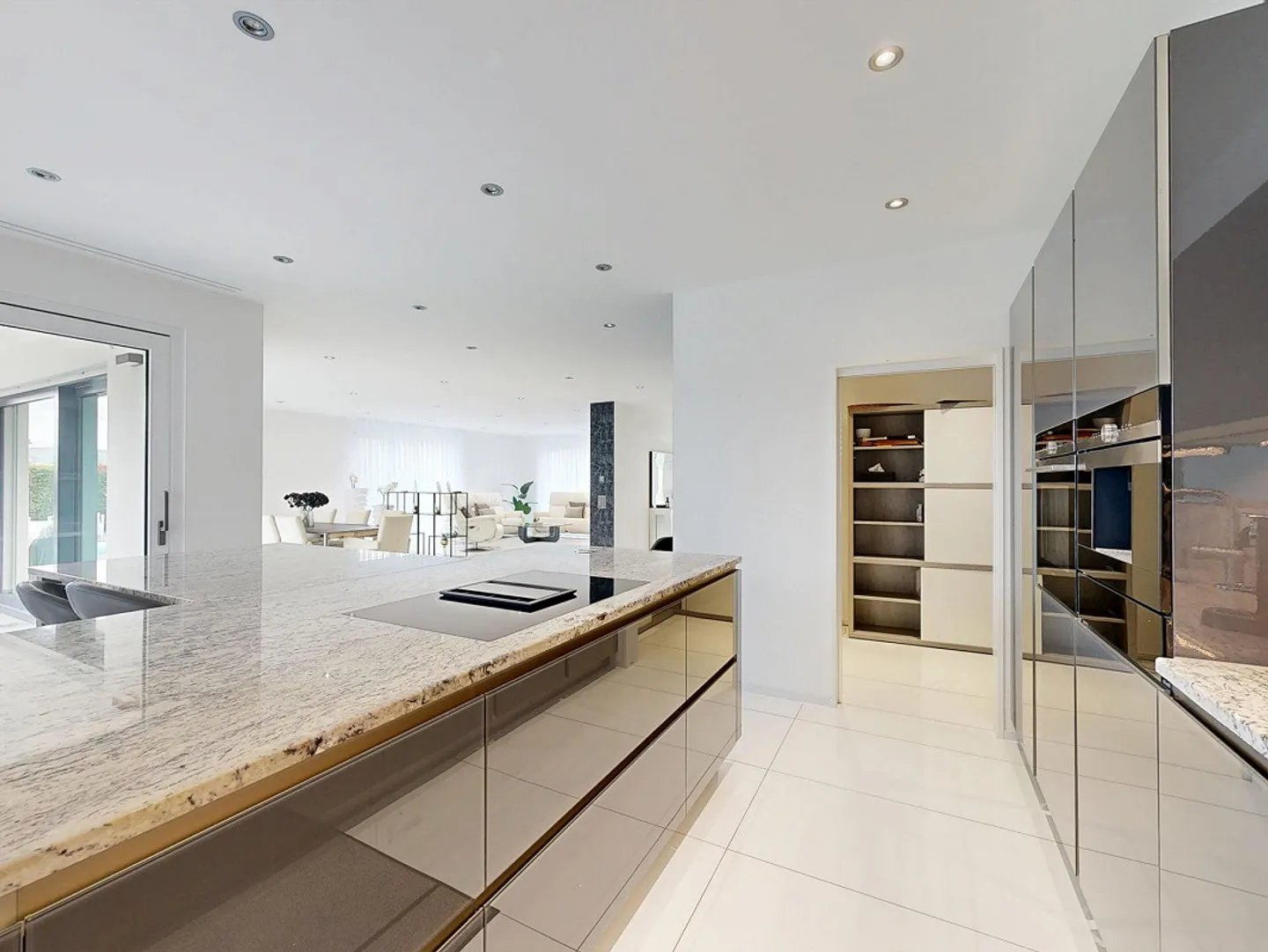 Villa de 7,5 pièces avec piscine et espace généreux - Photo 6 sur 21