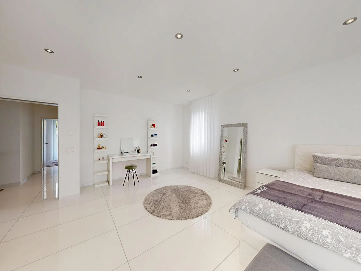 Villa de 7,5 pièces avec piscine et espace généreux - Photo 8 sur 21