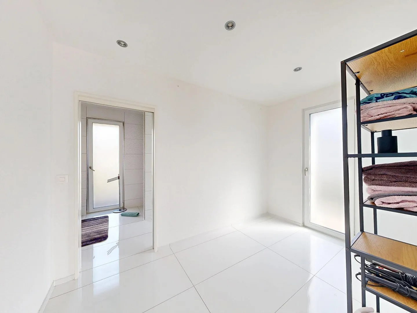 Villa de 7,5 pièces avec piscine et espace généreux - Photo 16 sur 21