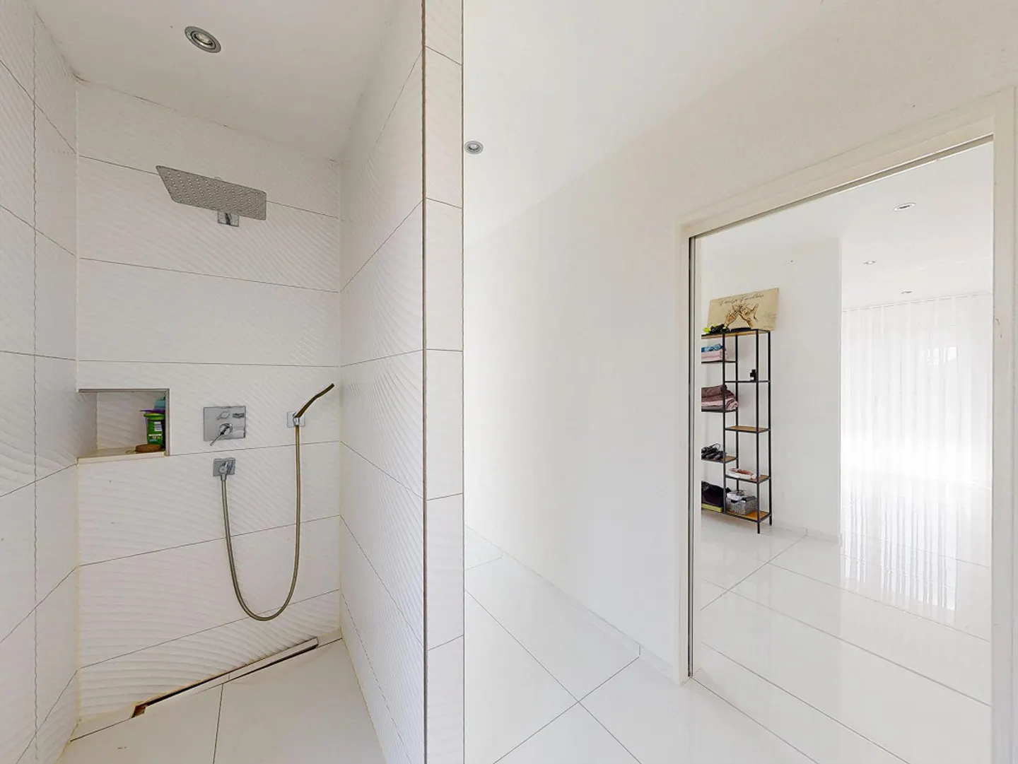 Villa de 7,5 pièces avec piscine et espace généreux - Photo 18 sur 21